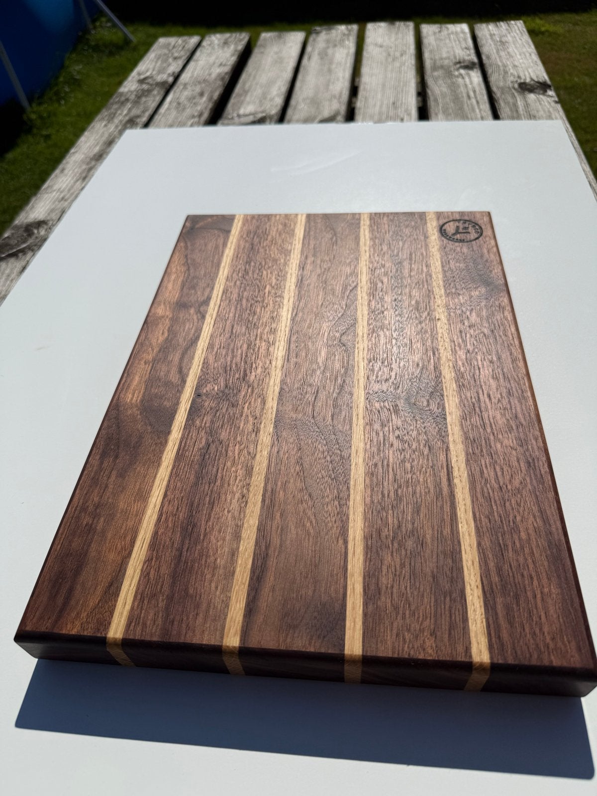 Handgemaakte snijplank Amerikaans walnoot met eiken accenten, Hout, Snij-/serveerplank, Nieuw, Ophalen of Verzenden