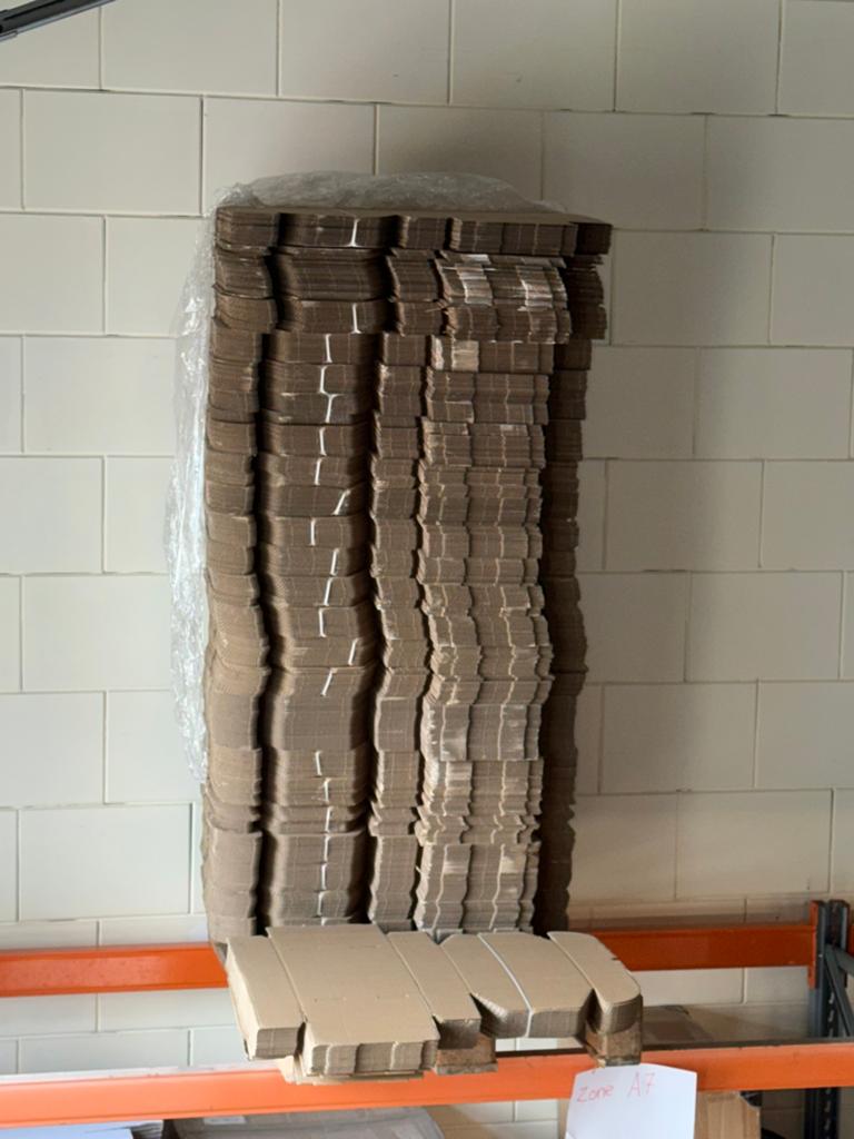 Kartonnen vouwdozen / verzenddozen grote partij, Minder dan 4 cm, Overige materialen, Ophalen of Verzenden, Zo goed als nieuw