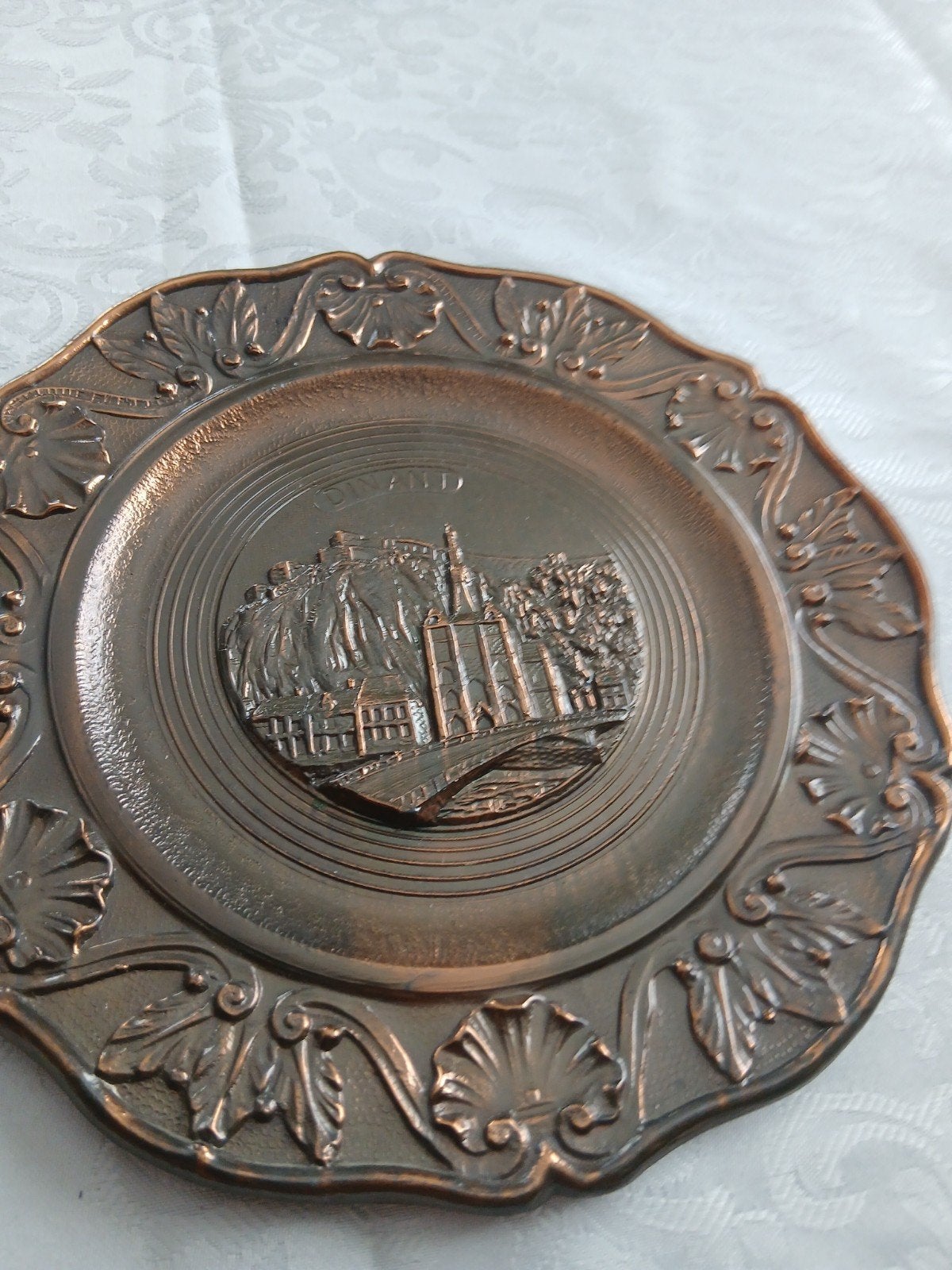 Decoratieve koperen/verkoperen wandplaat Dinant, Antiek en Kunst, Ophalen of Verzenden