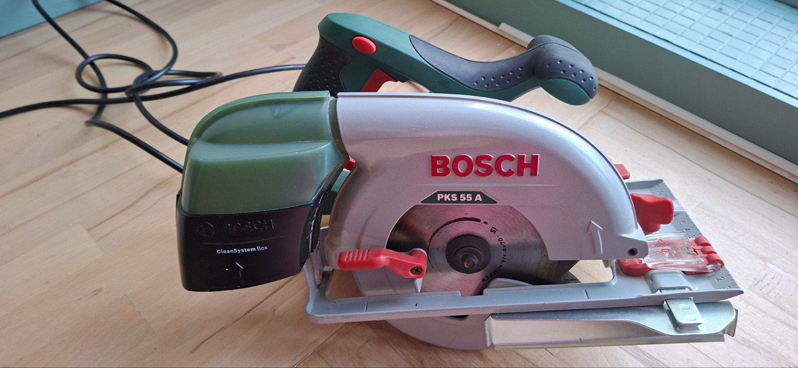 Bosch PKS 55A cirkelzaag zeer weinig gebruikt, Ophalen, Cirkelzaag, Zo goed als nieuw, 30 tot 70 mm