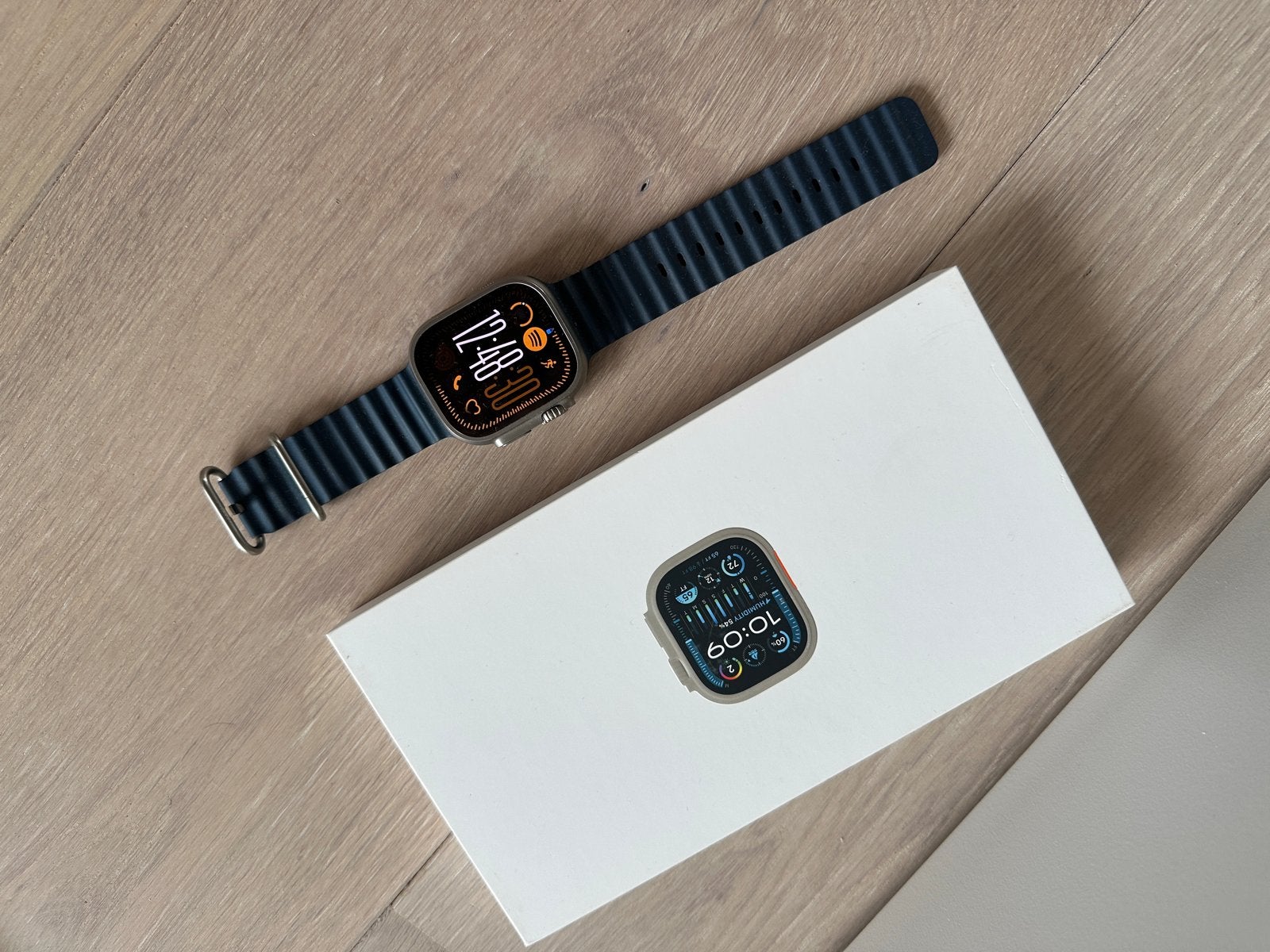 Apple Watch Ultra 2 met blauwe Ocean Band (100% batterij), Ophalen, Afstand, Blauw, IOS