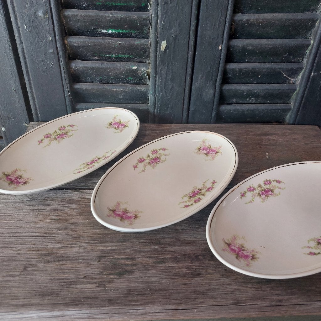 Mooie brocante schaal van Petrus Regout decor Boudewijn roos, Antiek en Kunst, Antiek | Servies los, Ophalen of Verzenden