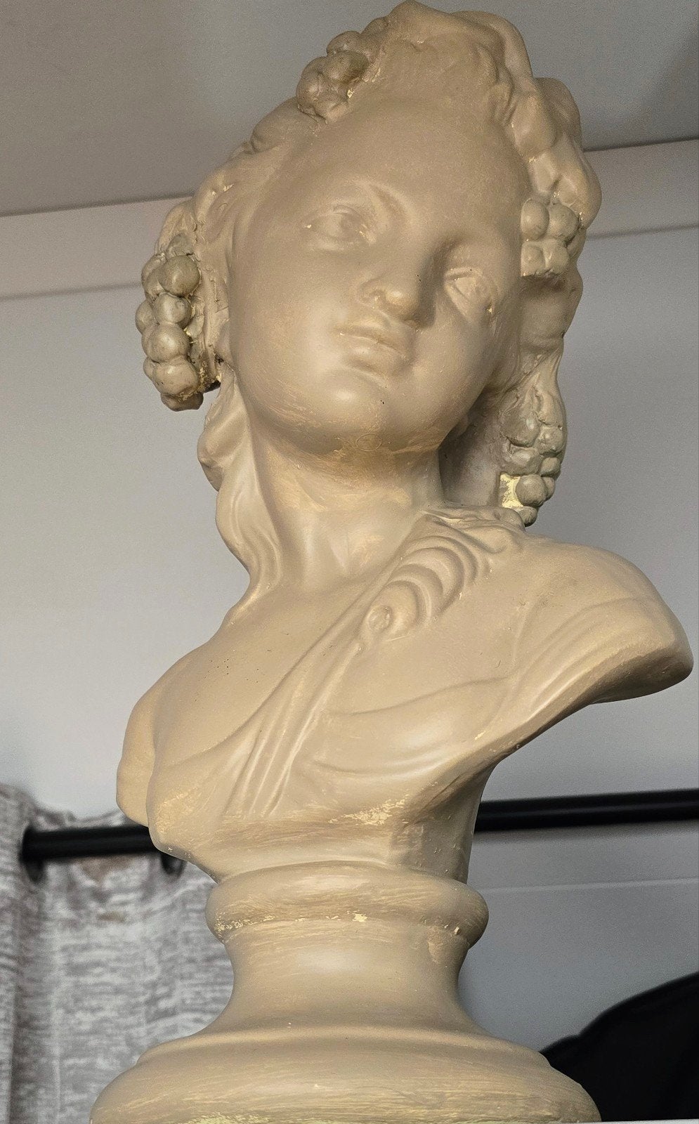 Klassieke buste van jonge vrouw in gips, Ophalen of Verzenden