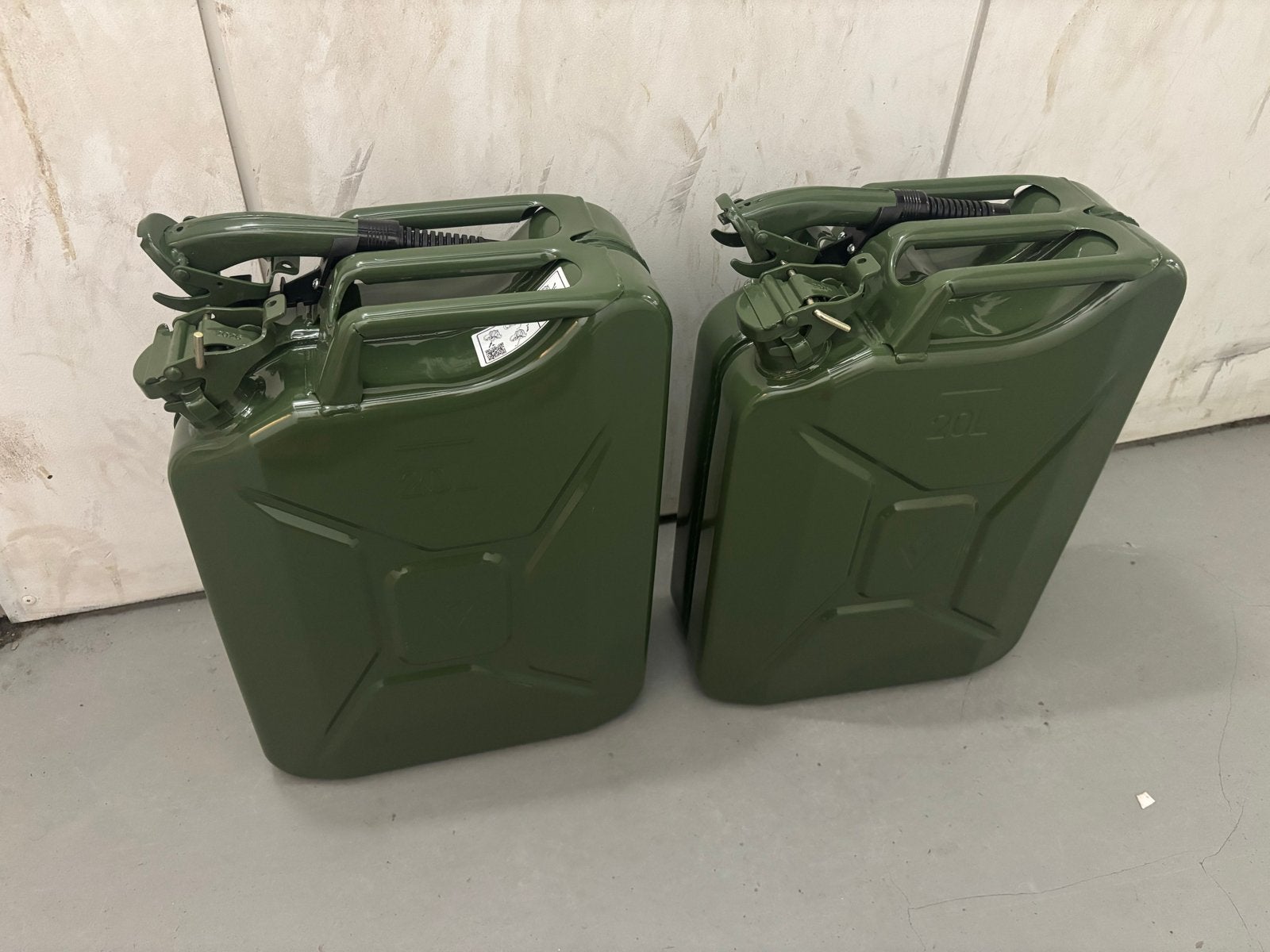 2x 20 liter metalen jerrycans, 1 voor €40 of 2 voor €70, Ophalen, Zo goed als nieuw