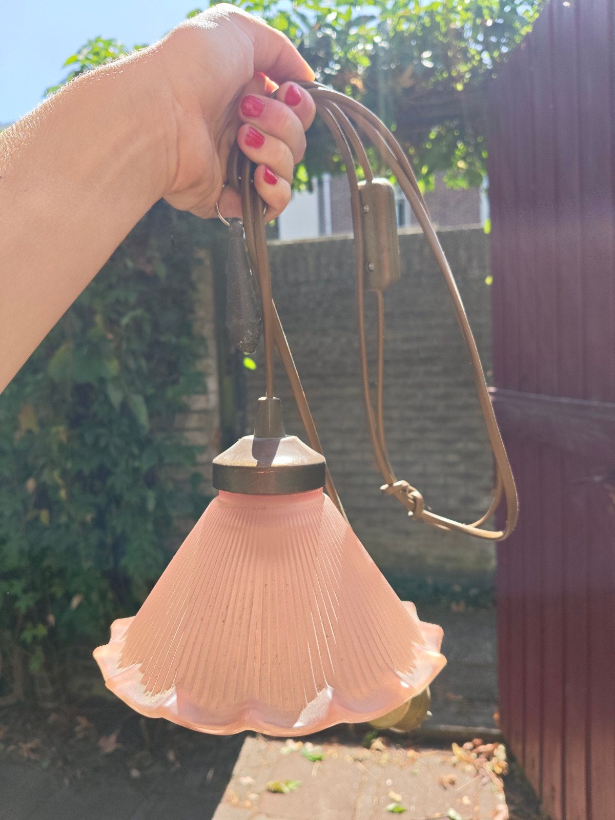 Vintage Roze Plafondlamp met Geplooide Glazen Kap, Ophalen of Verzenden