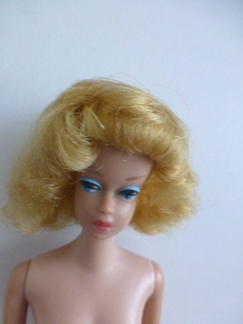 Vintage Barbie pruikje 3, Verzamelen, Poppen, Ophalen of Verzenden, Gebruikt, Kleertjes