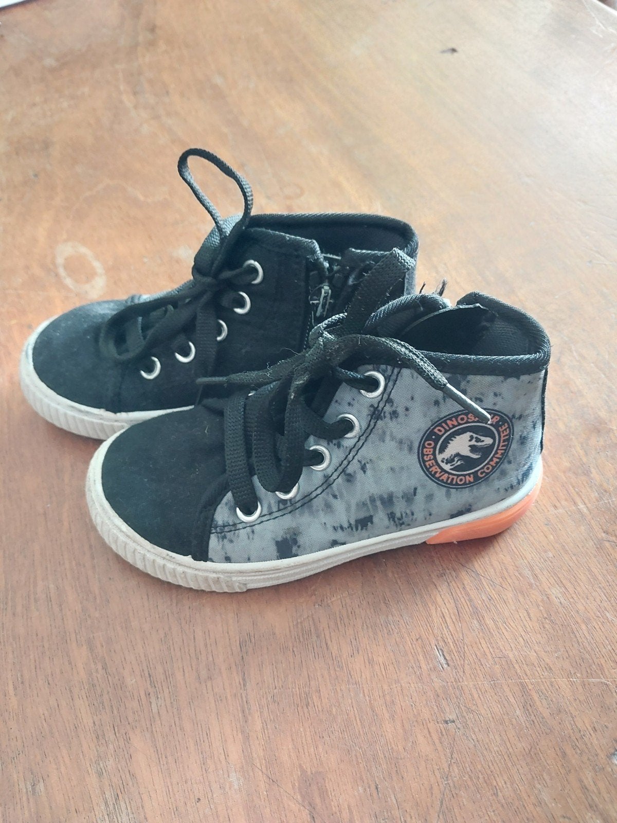 Jurassic World kinderschoenen maat 25 met lichtjes, Jurassic World, Schoenen, Ophalen of Verzenden, Zo goed als nieuw
