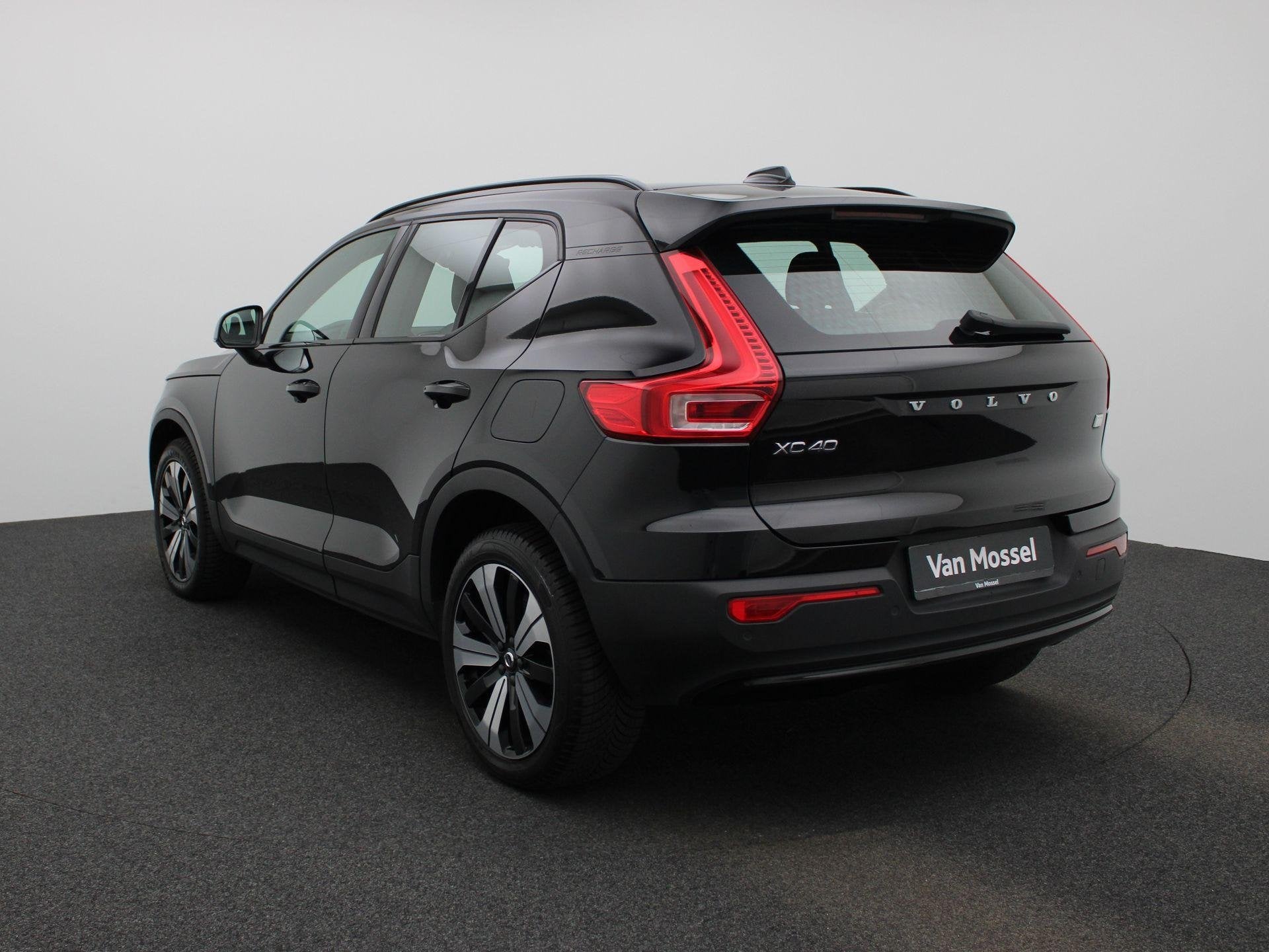 Volvo XC40 Recharge Core LED-KOPLAMPEN | NAVIGATIE | CARPLAY, Auto's, Gebruikt, Automatische klimaatregeling, Zwart, 420 min