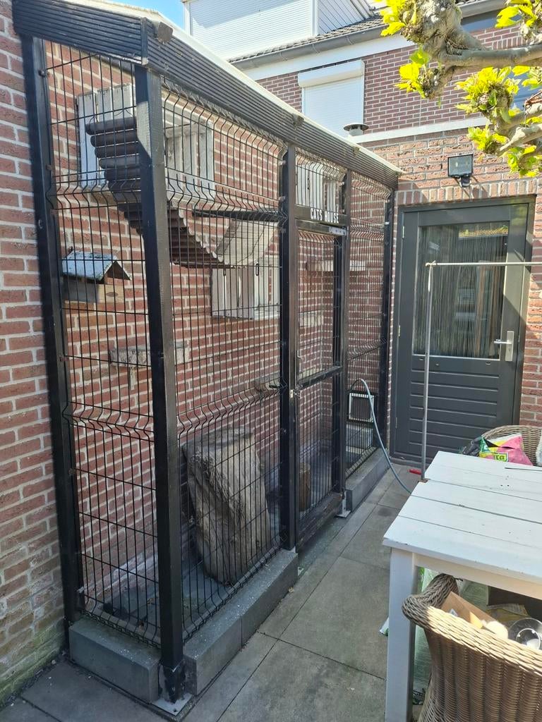 Mooi zwart kattenhok., Ophalen