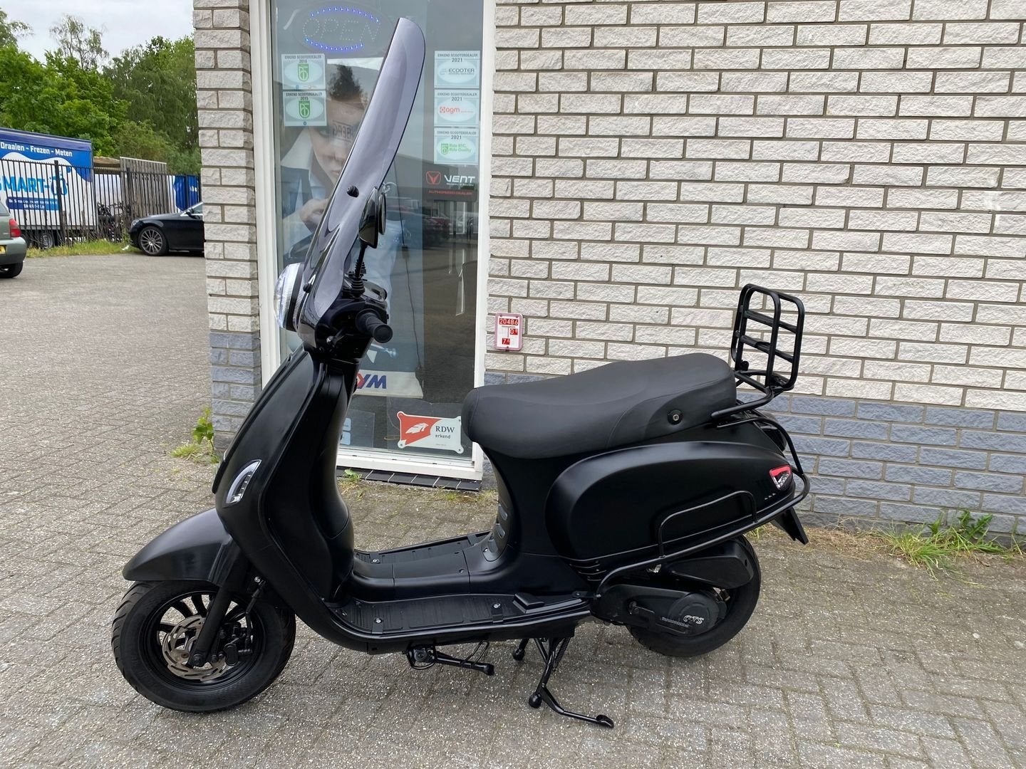 PRACHTIGE GTS VESPA LOOK RIVA 45KM BROM ZWART BJ2024 6000KM, Fietsen en Brommers, Brommers | Tuning en Styling, GTS, Onbekend