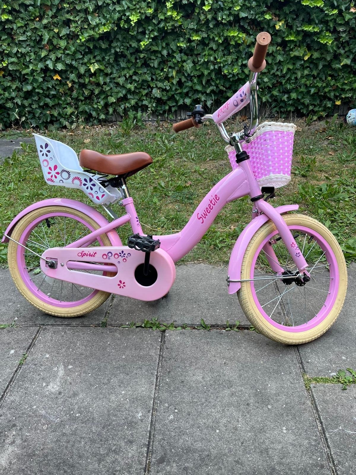 Roze kinderfiets Sweetie 16 inch met mandje en poppenzitje, Ophalen, Gebruikt, Terugtraprem, 16 tot 20 inch
