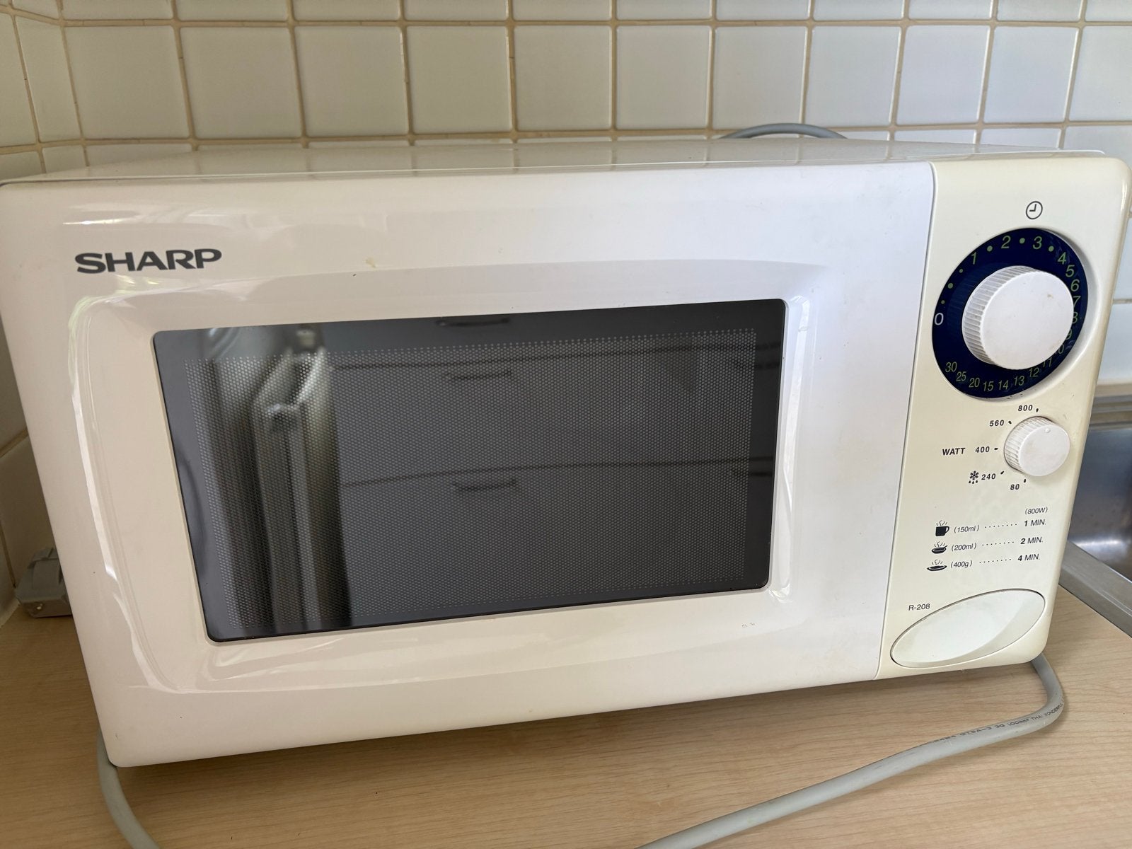 Sharp Magnetron R-208 - Compact en Functioneel, Ophalen, Gebruikt, Magnetron, Draaiplateau