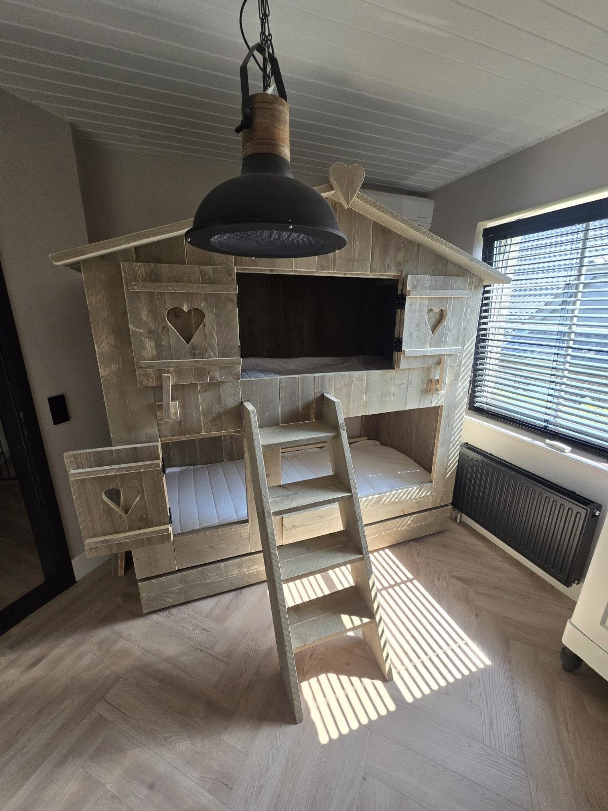 Uniek Houten Huisbed Stapelbed met Ladder, Ophalen, 180 cm of meer, Lattenbodem, 100 cm of meer