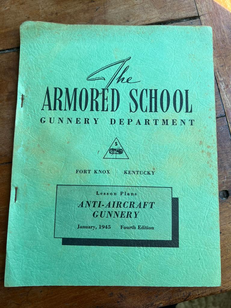 WO2 Amerikaans Arm. School .50 cal voorschrift browning 1945, Verzamelen, Verzenden, Nederland, Boek of Tijdschrift