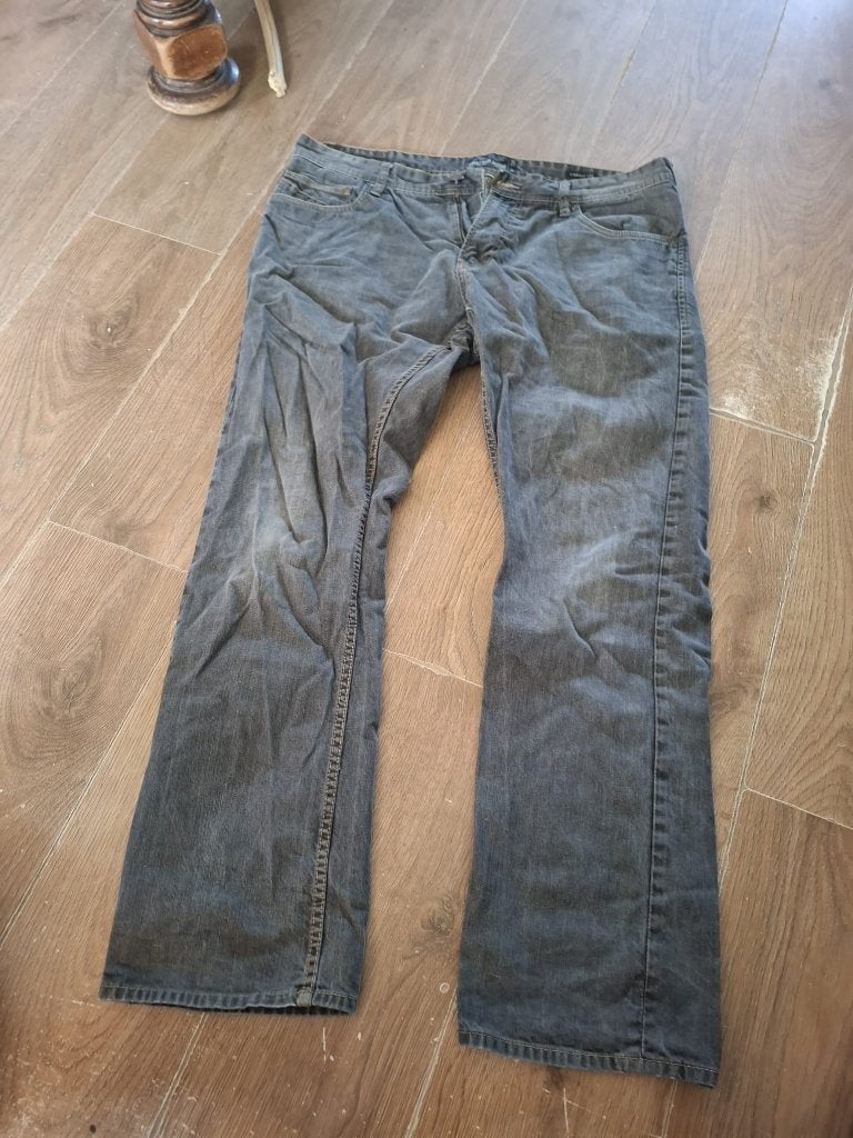 grijs/zwarte spijkerbroek maat 40/32, Kleding | Heren, Grote Maten, Angelo Litrico, Ophalen of Verzenden, Zo goed als nieuw, Grijs