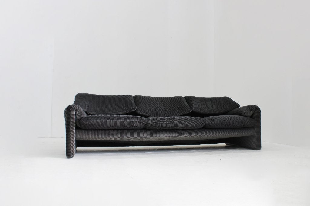 Vintage Cassina Maralunga 3 zits sofa by Vico Magistretti, Gebruikt, Driepersoons, 75 tot 100 cm, Stof