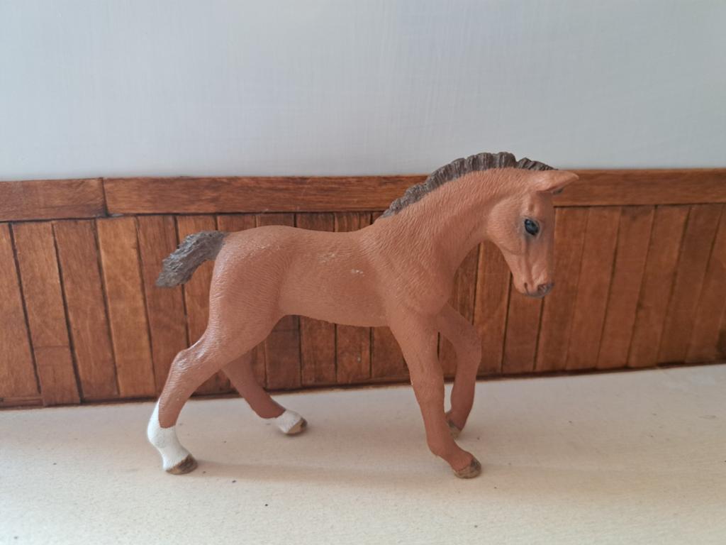 Schleich trakenher veulen uit tijdschrift, Verzamelen, Dierenverzamelingen, Ophalen of Verzenden, Zo goed als nieuw, Paard, Beeldje of Figuurtje