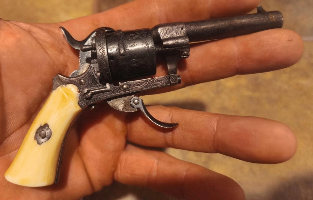 Gezocht Lefacheux 5mm verzamel antiek revolver, Antiek en Kunst, Antiek | Overige Antiek, Ophalen of Verzenden