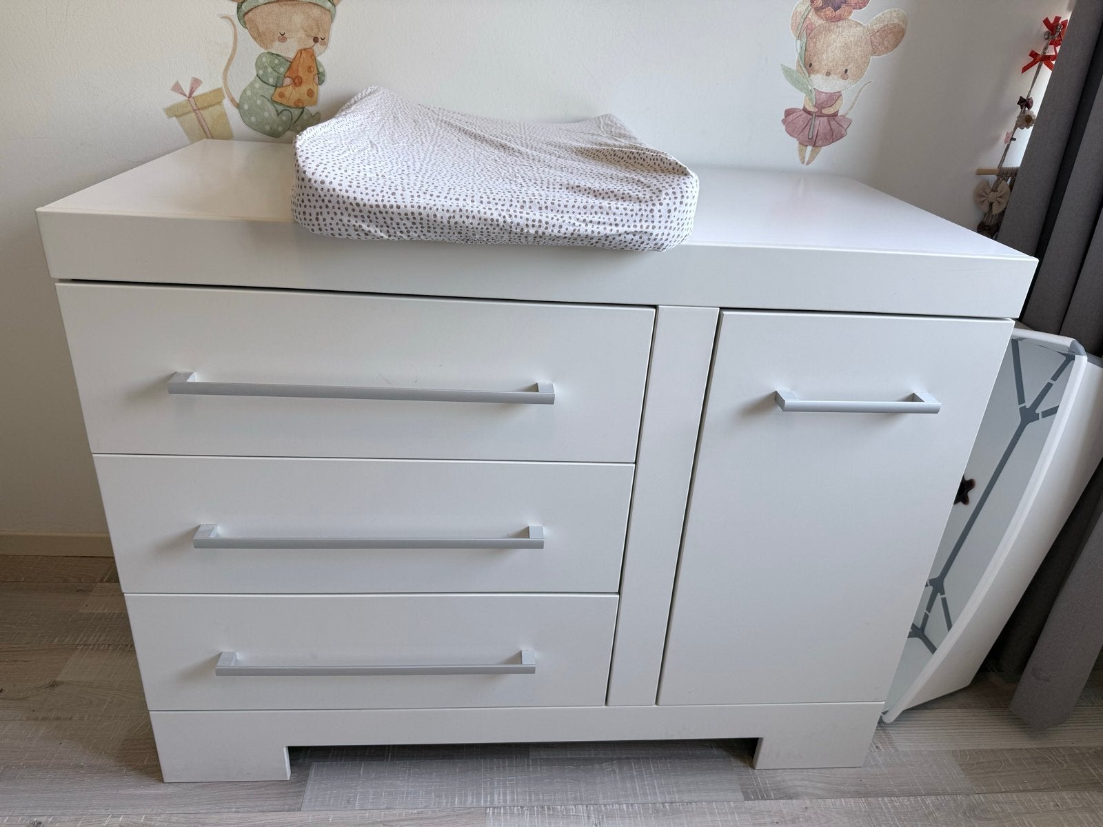 Witte Commode met Lades en Kastje - Zo goed als nieuw, 50 tot 70 cm, Ophalen of Verzenden, Opstaande rand, 100 cm of meer
