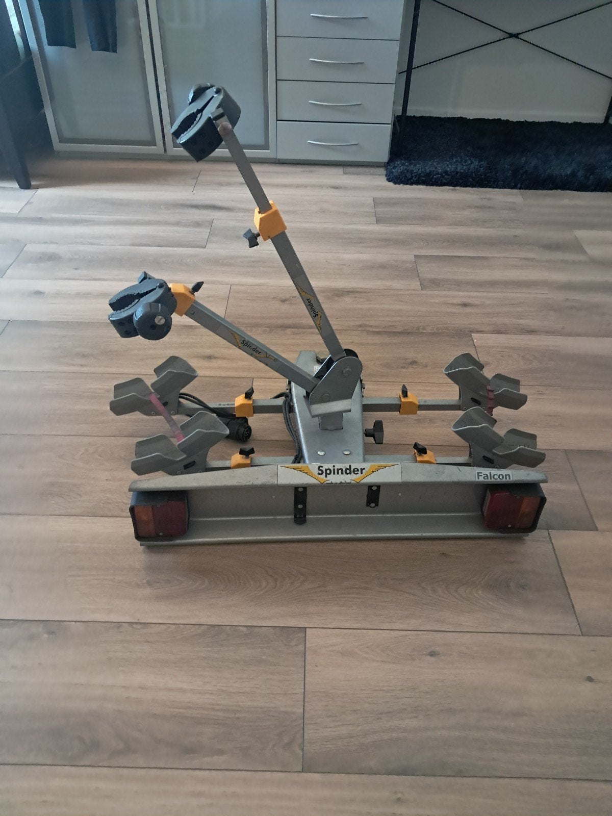 Fietsenrek Spinder Falcon (kantelbaar), Ophalen, Gebruikt, 2 fietsen, Trekhaakdrager