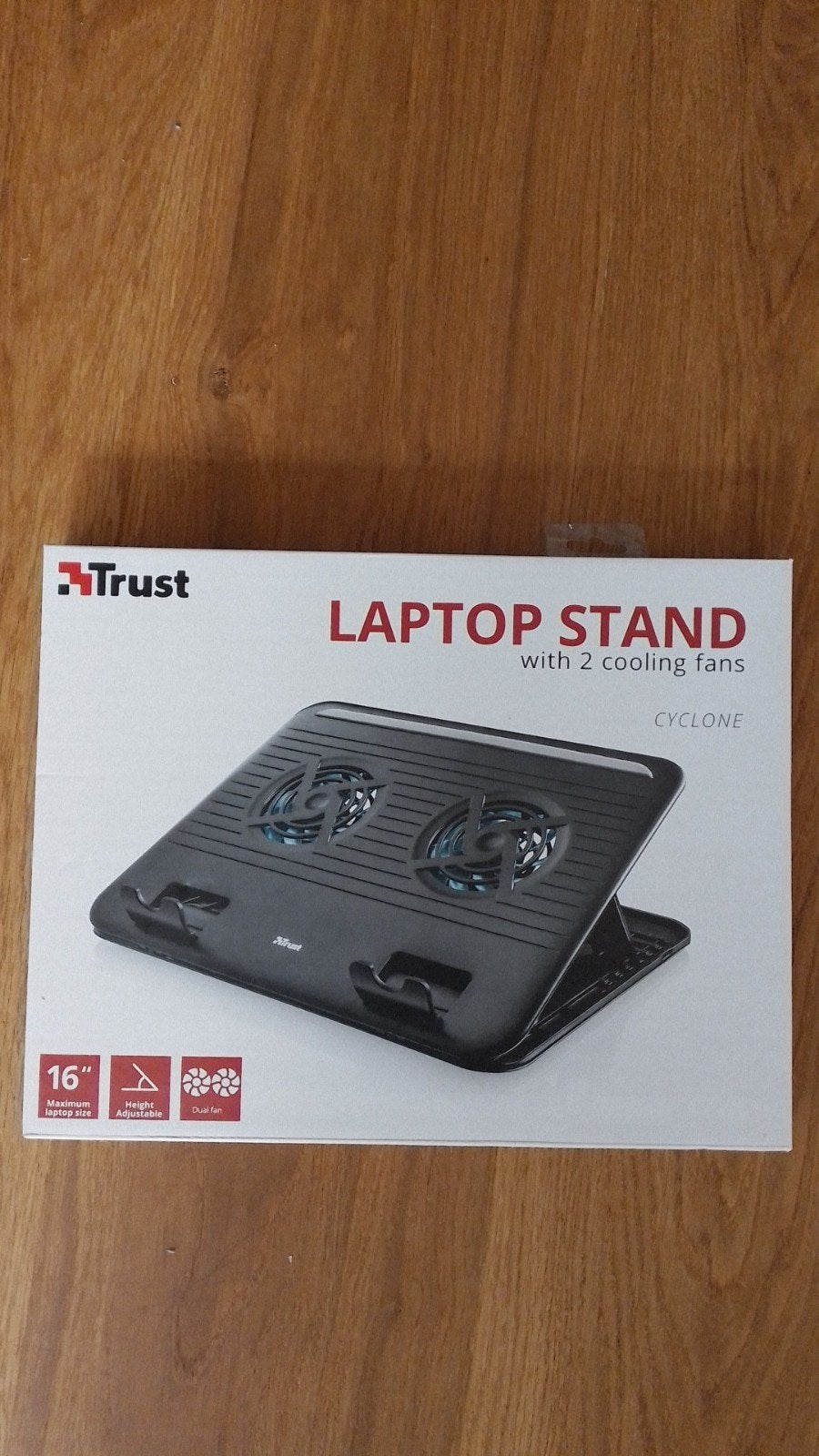 Nieuw - Trust Laptop Standaard Cyclone met 2 Cooling Fans, Ophalen of Verzenden, Nieuw, Trust, In hoogte verstelbaar