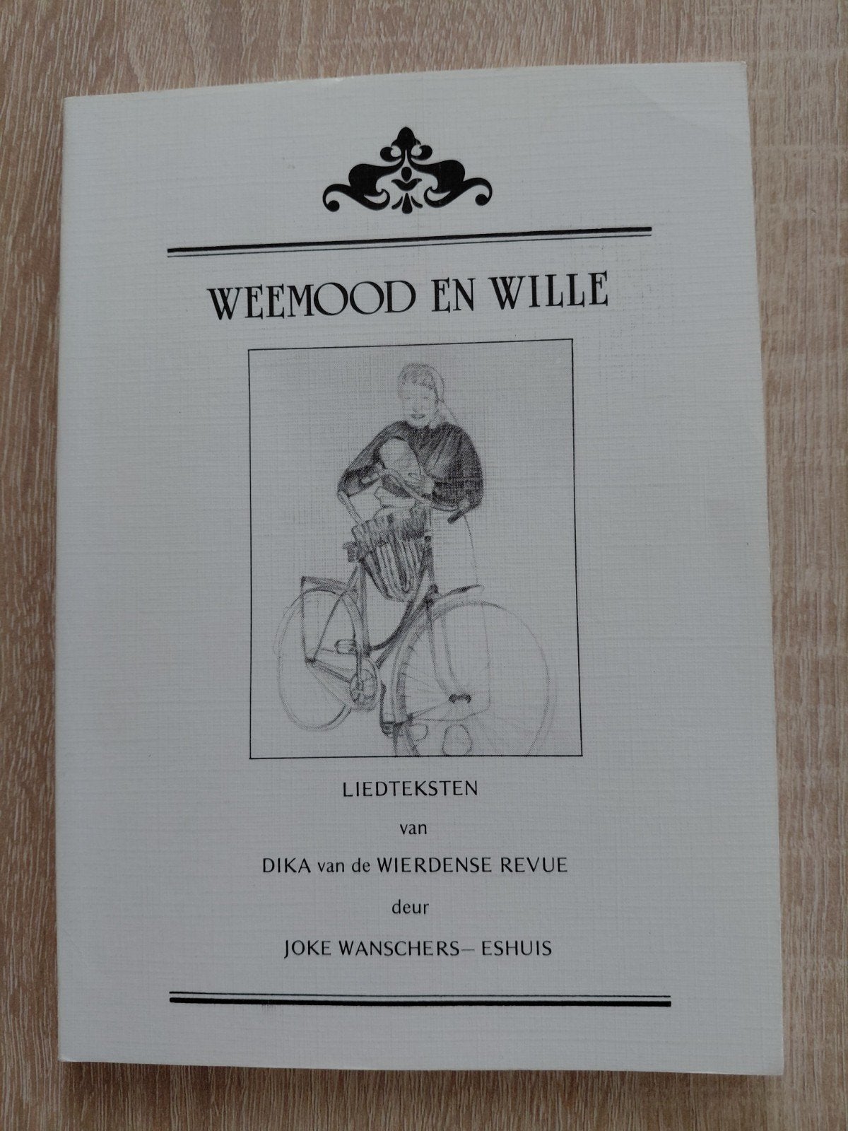 Weemoed en Wille - Liedteksten Dika van de Wierdense Revue, Boeken, Ophalen of Verzenden, Zo goed als nieuw, Joke Wanschers-Eshuis
