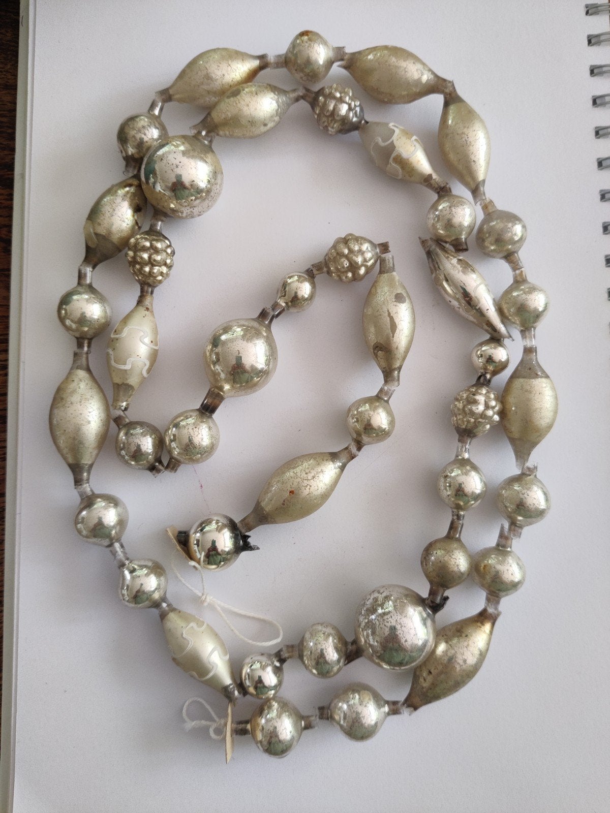 Lange antieke glazen kralenketting kerst, Ophalen of Verzenden