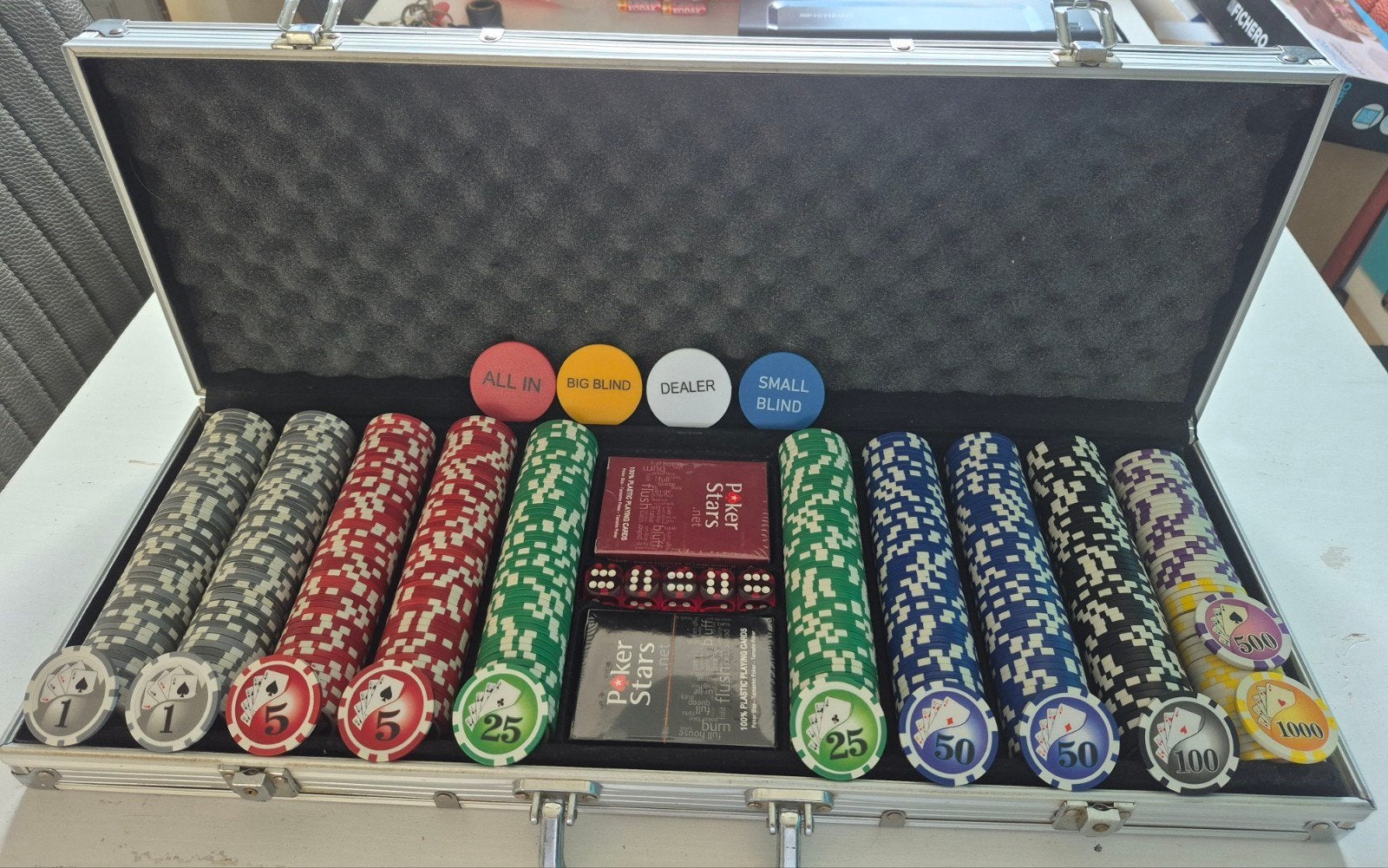 Pokerset 500 chips met waardeopdruk, Hobby en Vrije tijd, Gezelschapsspellen | Kaartspellen, Ophalen, Nieuw