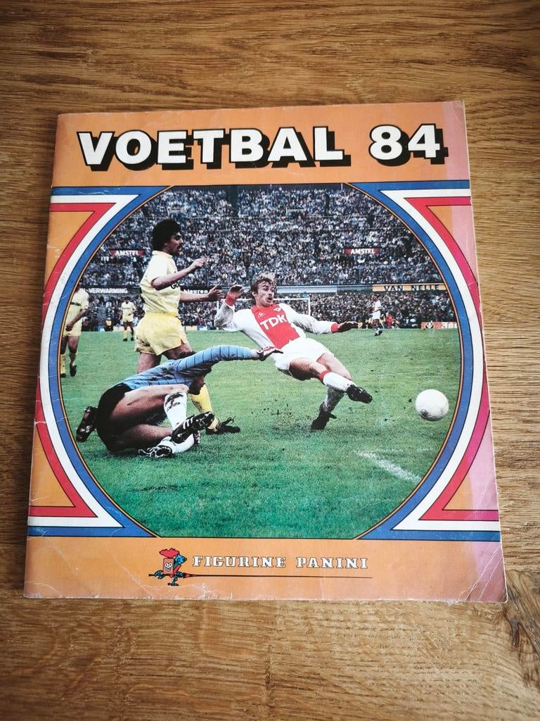 Panini Voetbal 84 Album - met 21 geplakte stickers, Ophalen of Verzenden, Gebruikt, Overige binnenlandse clubs, Boek of Tijdschrift
