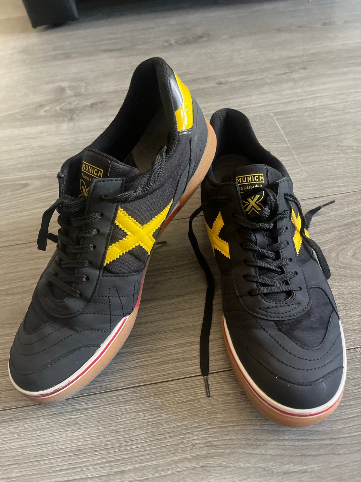 Nike Munich Sportschoenen Zwart/Geel - Maat 45, Ophalen of Verzenden