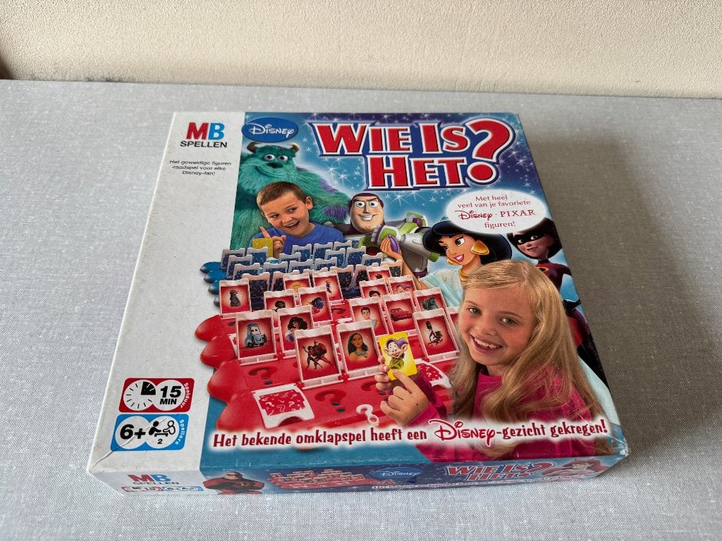 NIEUWSTAAT " wie is het " DISNEY uitvoering gezichten spel, Hobby en Vrije tijd, Gezelschapsspellen | Bordspellen, Een of twee spelers