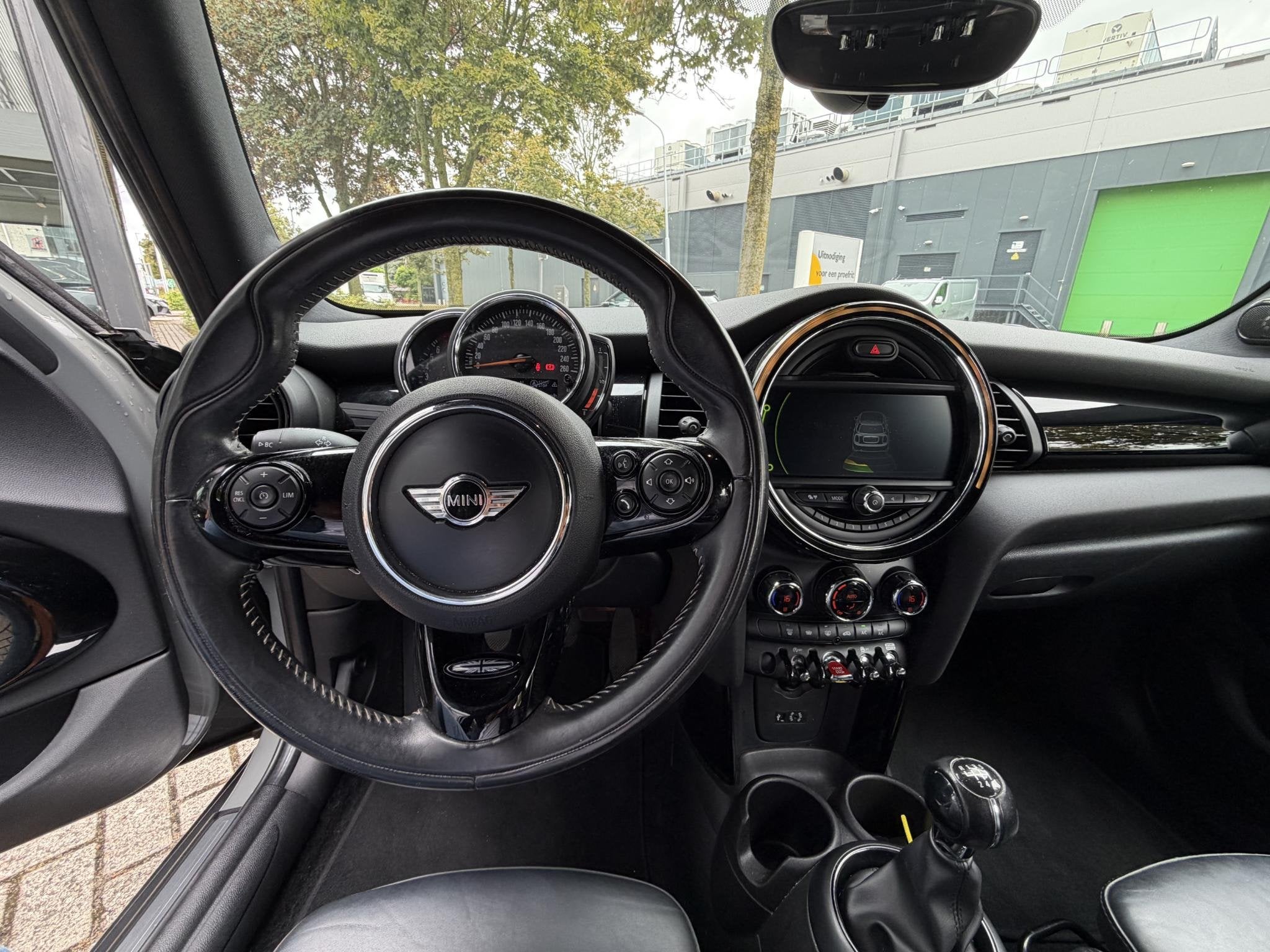 MINI 5-Deurs 1.5 Cooper 135 Chili Serious Business / NAVI /, 135 pk, Gebruikt, Leder en Stof, 49 €/maand