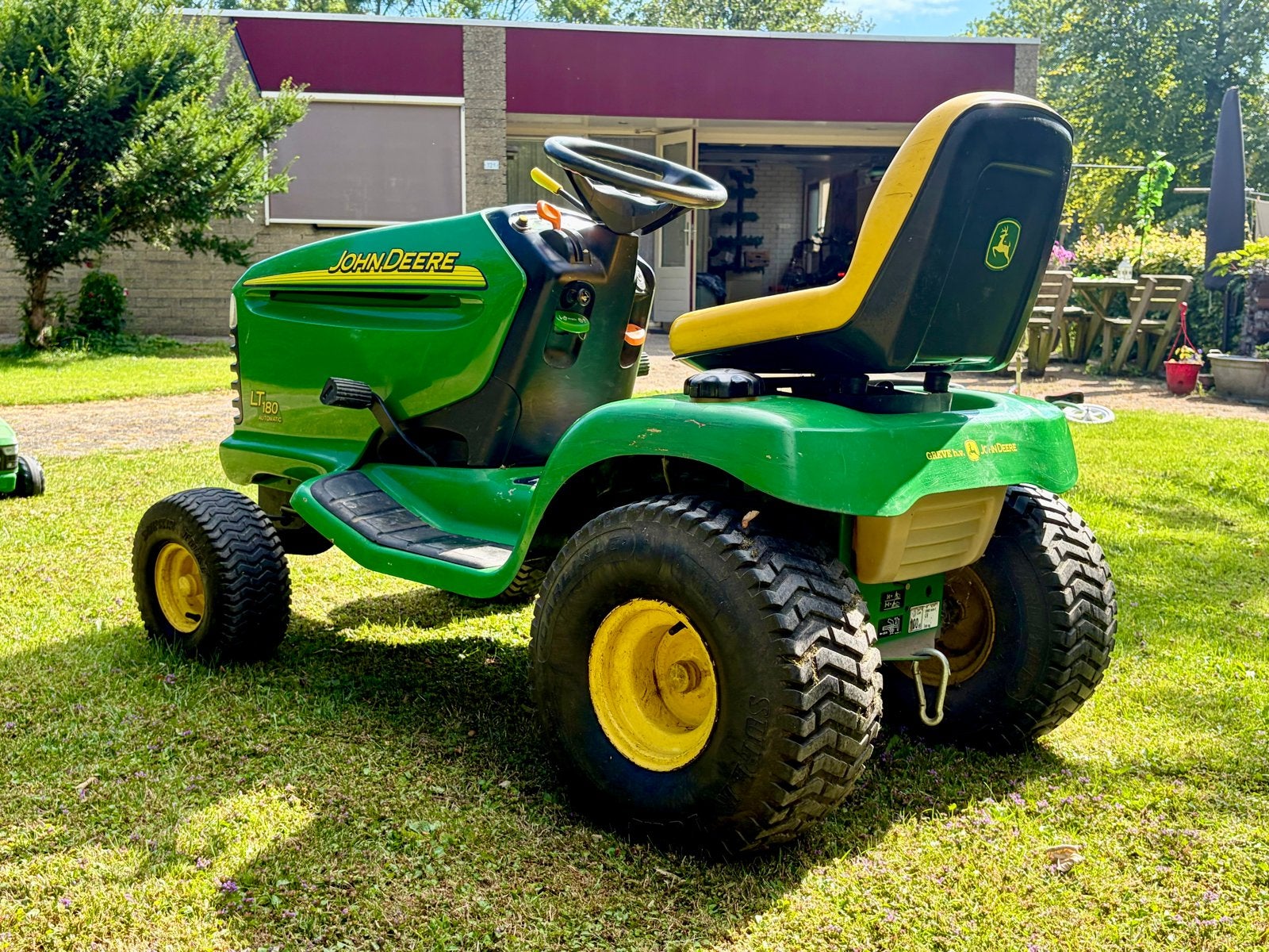 John Deere LT 180 zitmaaier zonder maaibord, Ophalen, Gebruikt, Elektrische starter, 90 tot 120 cm