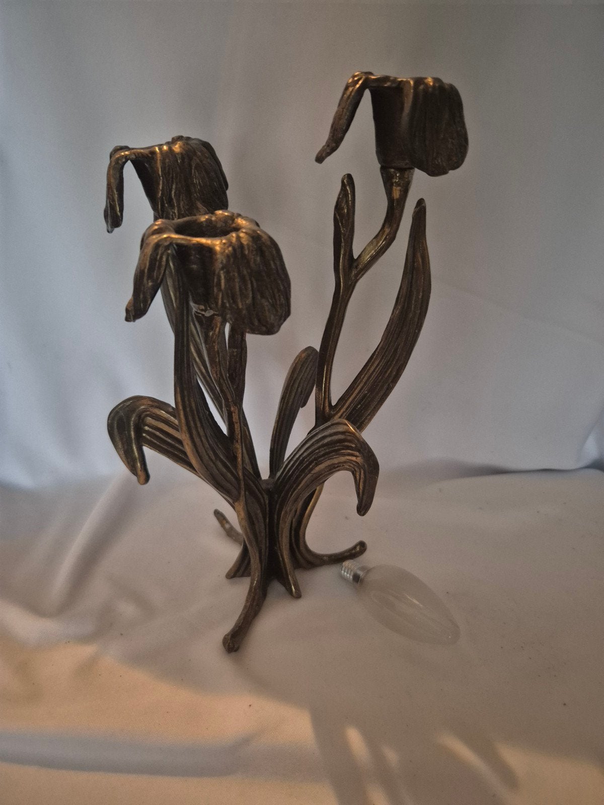 Brutalistische Bronzen kandelaar met Bloemmotief, Ophalen of Verzenden, Koper of Brons