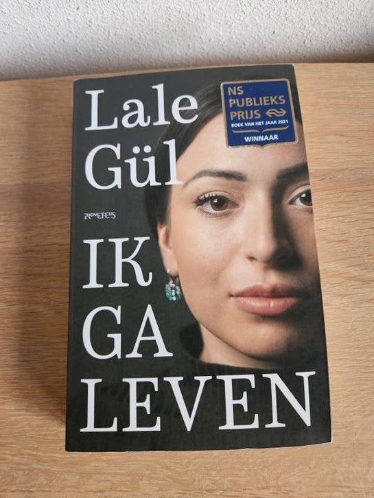Boek ik ga leven - Lale Gul ZGAN, Ophalen of Verzenden, Zo goed als nieuw