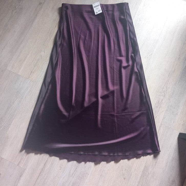 Nieuwe Satijnen Aubergine Rok - Maat XL, Kleding | Dames, Rokken, Ophalen of Verzenden, Nieuw, Maat 46/48 (XL) of groter, Paars