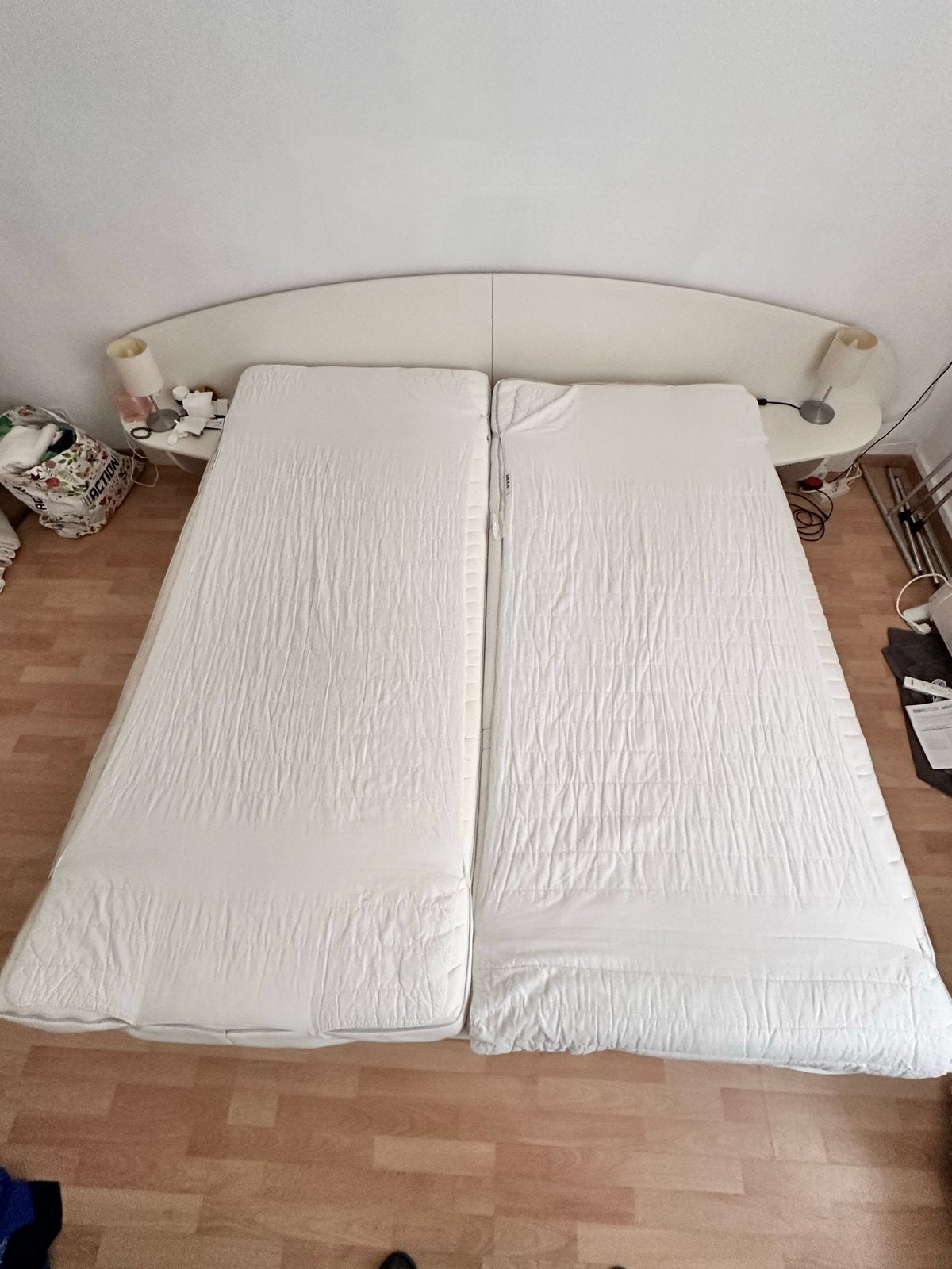 Verstelbaar wit bed met lattenbodem en afstandsbediening, Verstelbaar, 90 cm, Eenpersoons, Wit