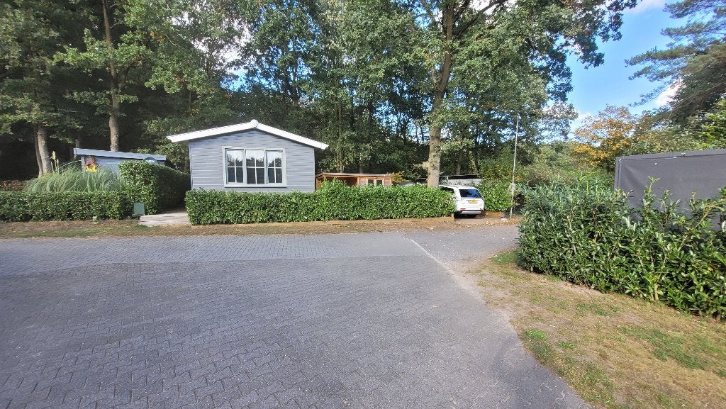 Houten chalet 11m lang, 4m breed op Camping Bergzicht
