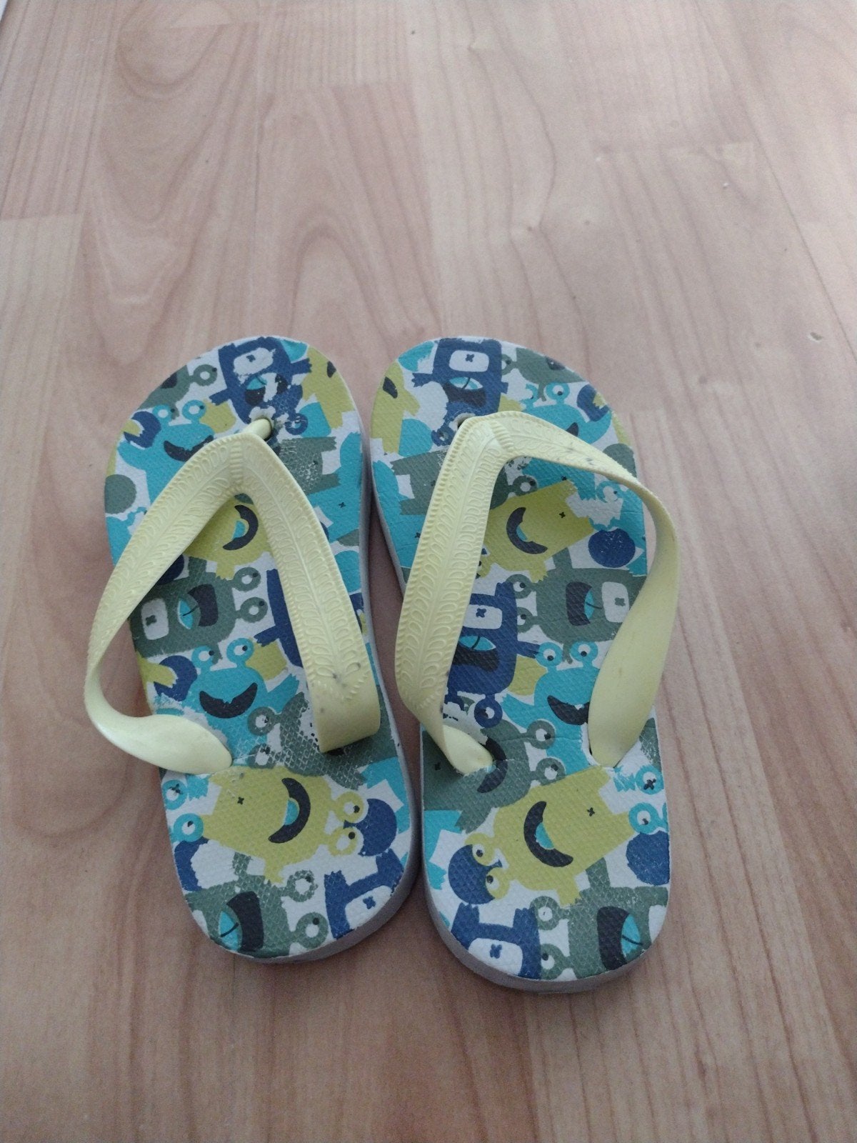 Leuke kinder slippers maat 25, Ophalen, Gebruikt, Jongen of Meisje, Schoenen
