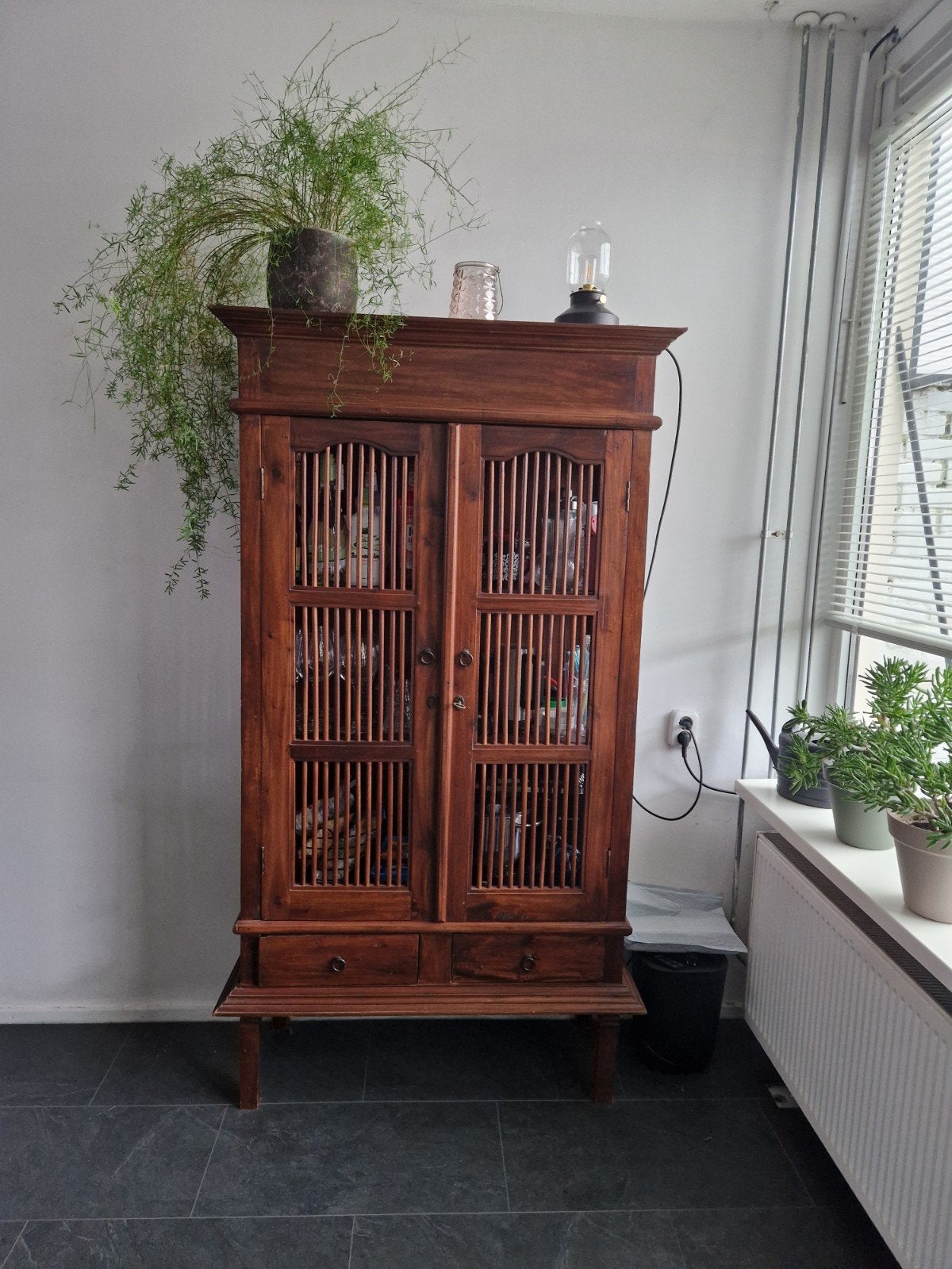 Notenhouten kast met legplanken en lades, Ophalen, Met plank(en), Gebruikt, 50 tot 100 cm