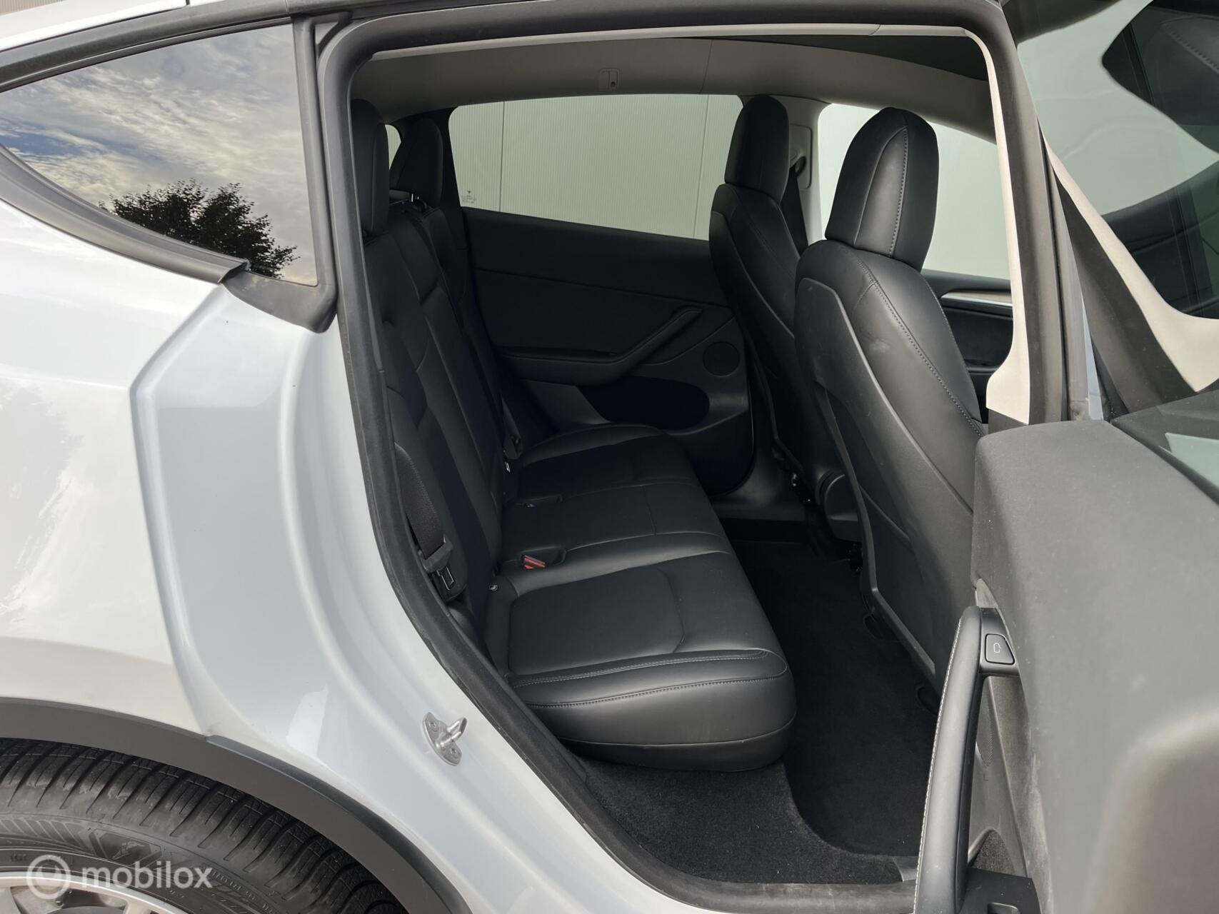 Foto 15 van Tesla Model Y Long Range AWD 75 kWh, FSD , Trekhaak Netjes