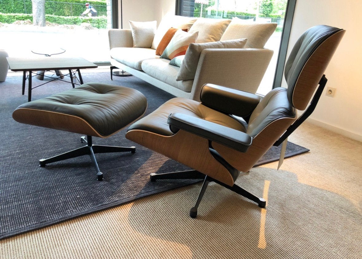 Vitra Lounge chair + ottoman Am. Cherry Umbra premium leder, Vitra, Info@micheldethouars.nl, 9723 CA, Nieuw