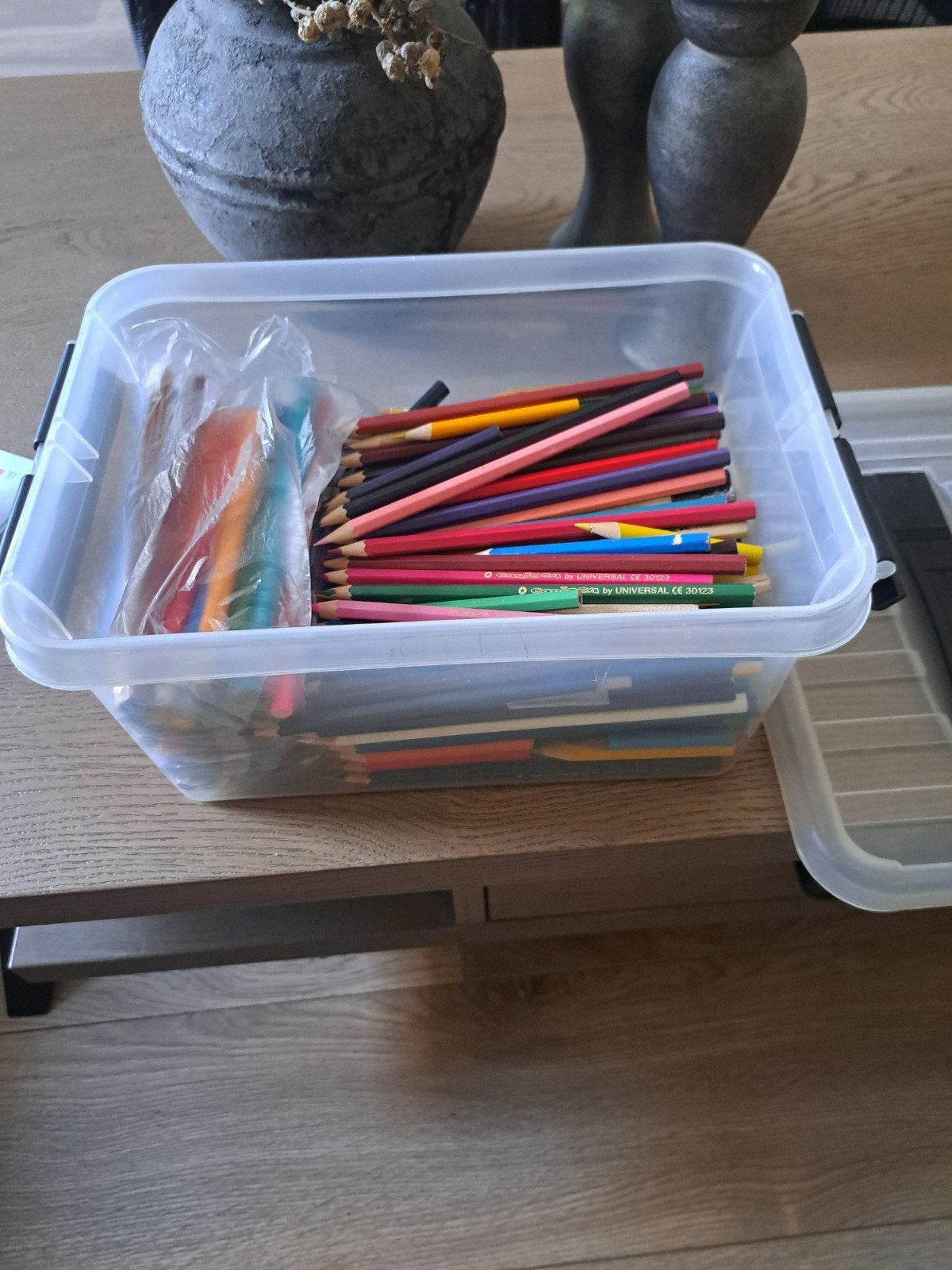 bak met stiften/kleurpotloden, Ophalen of Verzenden