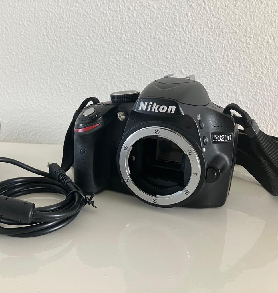 IZGS Nikon D3200 body, riem, kabel | 10.000 clicks, Audio, Tv en Foto, Fotocamera's Digitaal, Spiegelreflex, Ophalen of Verzenden