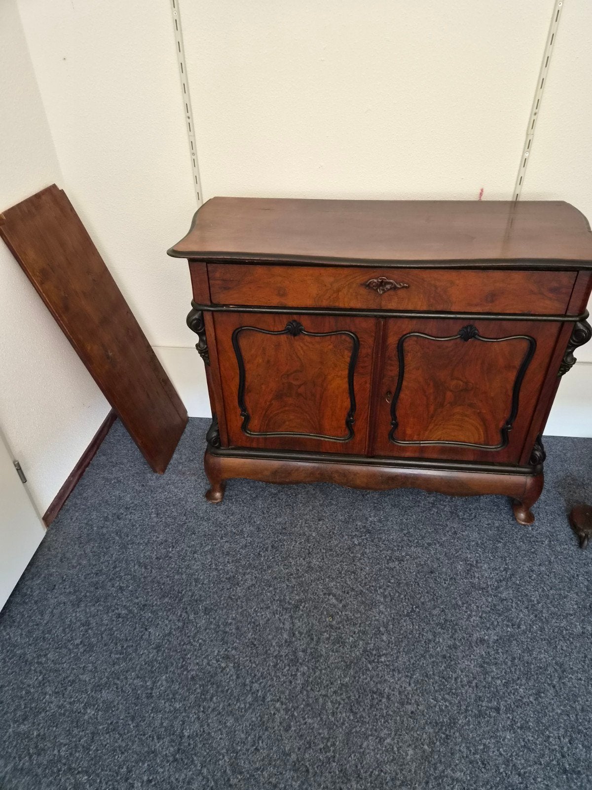 Antieke kast, stoel en naaitafeltje  ??  3 stuks 125  euro, Ophalen