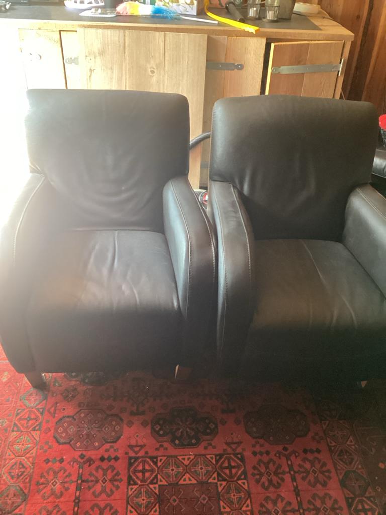 Gratis Comfortabele leren fauteuils (2 stuks), Ophalen, Gebruikt, Leer, 75 tot 100 cm