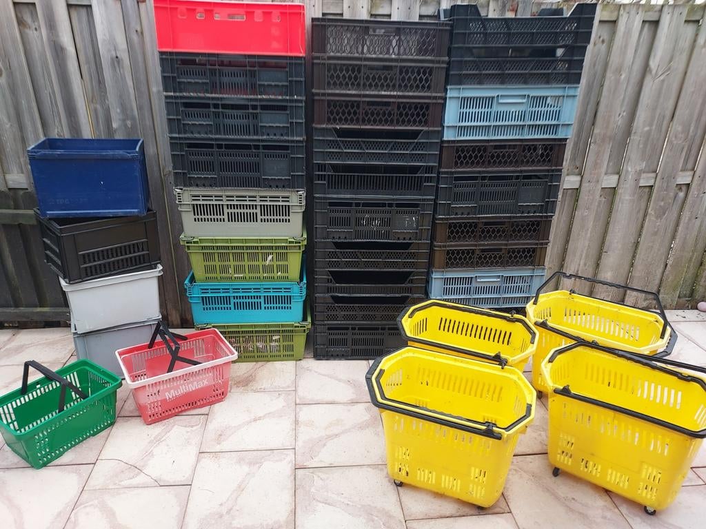 Partij kratten en winkelmandjes, Ophalen, Krat