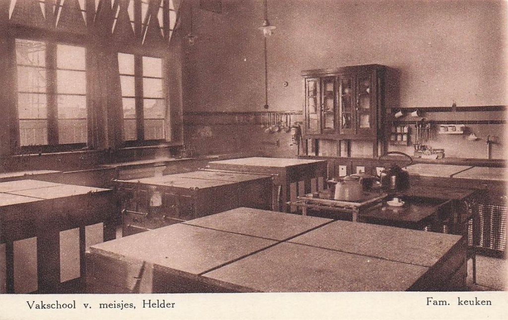 702-498-005 Vakschool V Meisjes Den Helder Fam Keuken, Ophalen of Verzenden, Voor 1920, Noord-Holland