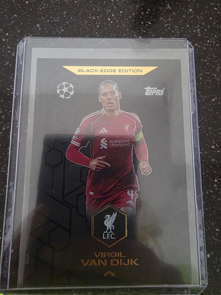 Topps match attax 25/26 Black Edge Edition virgil van dijk, Ophalen of Verzenden, Zo goed als nieuw, Plaatje