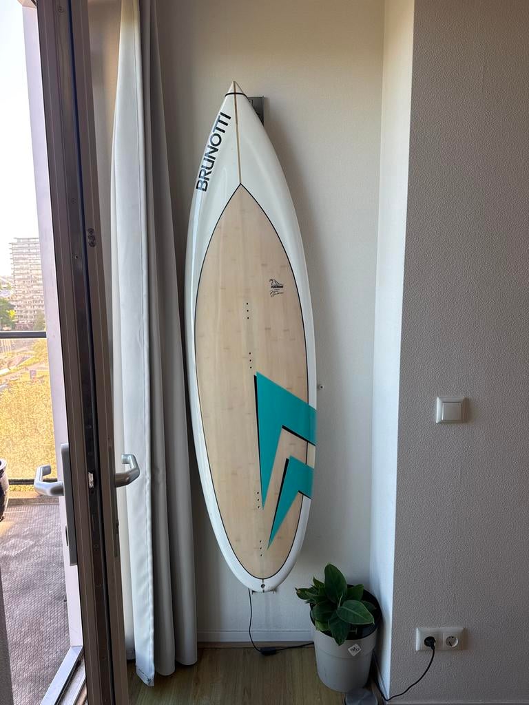 Brunotti kitewave board 5'9" - Nieuwstaat, Ophalen of Verzenden, Nieuw, Overige typen, Met vinnen